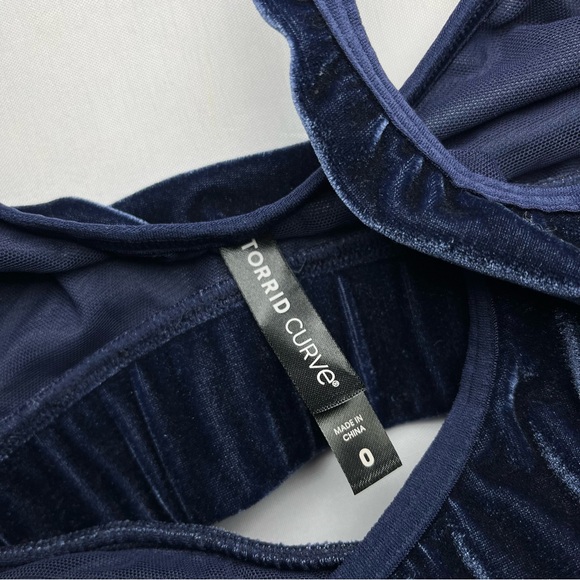 Torrid Lightly Lined Velour Scoop Bralette Size 0 - Picture 6 of 13